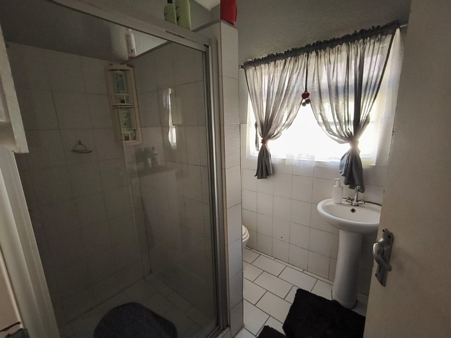 4 Bedroom Property for Sale in Geelhoutpark North West